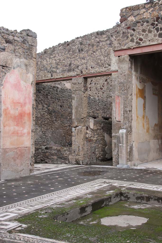 V.1.26 Pompeii. October 2020. Looking north-east towards Room 4, Corridor to rear, and north side of tablinum.
Photo courtesy of Klaus Heese.
