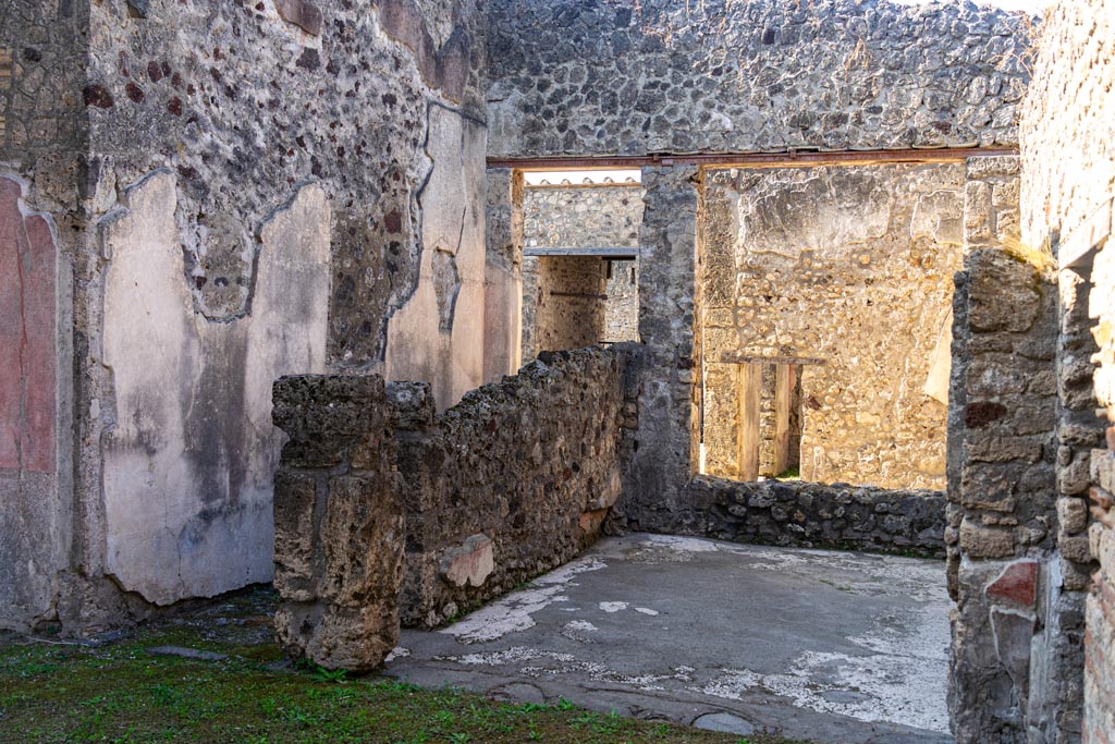 V.1.26 Pompeii. October 2023. Room “k”, corridor to atrium, on left.
Room “m”, centre right, looking west through window into north ala “e”. Photo courtesy of Johannes Eber.

