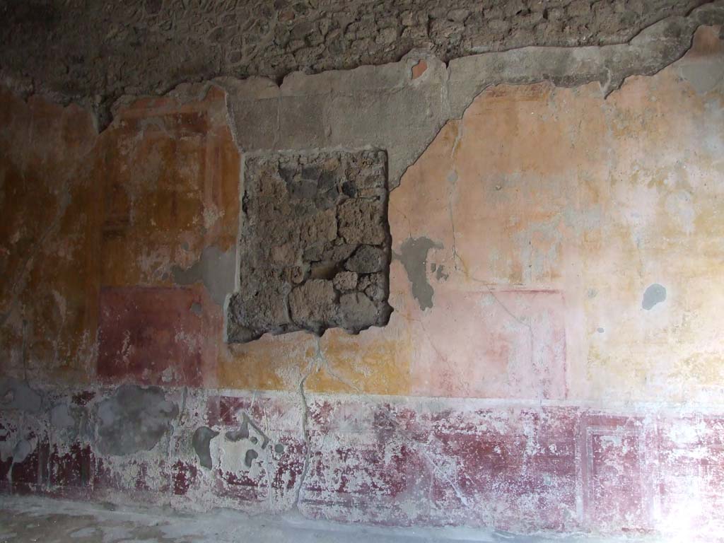 V.1.26 Pompeii. March 2009. Room 16, east wall of triclinium. 