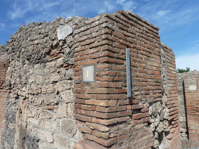 V.2.1 Pompeii. March 2009. Doorway to Room 3, Cubiculum.