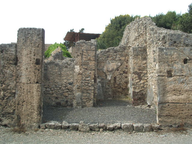 V.2.12 Pompeii. March 2009. Threshold or sill of shop area.