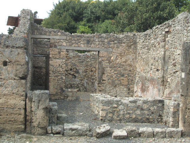 V.2.13 Pompeii,  March 2009. East wall.