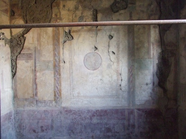 V.2.i Pompeii. March 2009.  Room 2c,  South wall.