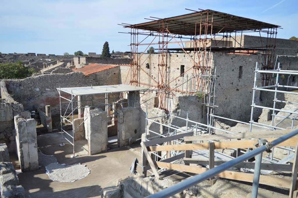 V.2.15 Pompeii. August 2018. Rooms A8 and A7 on the west side of the atrium A12.
Peristyle A19 with columns is behind and garden 11c at the rear. 
Photograph © Giuseppe Scarica, Ecampania.it.
