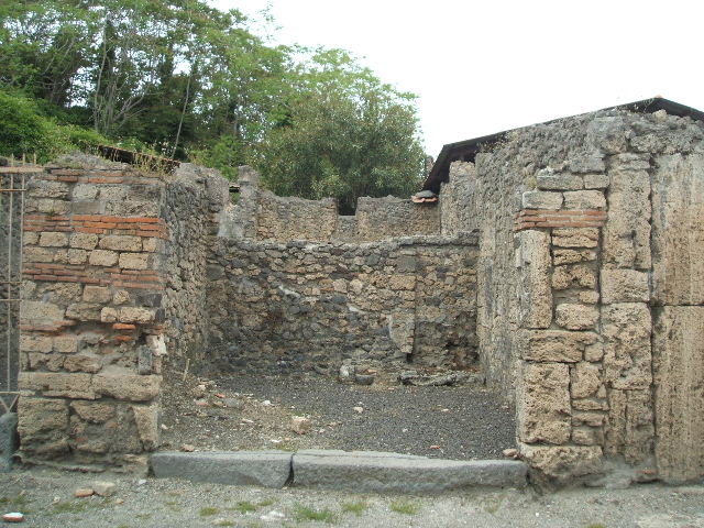 V.3.5 Pompeii. May 2010. North-east corner with remains of base of stairs.