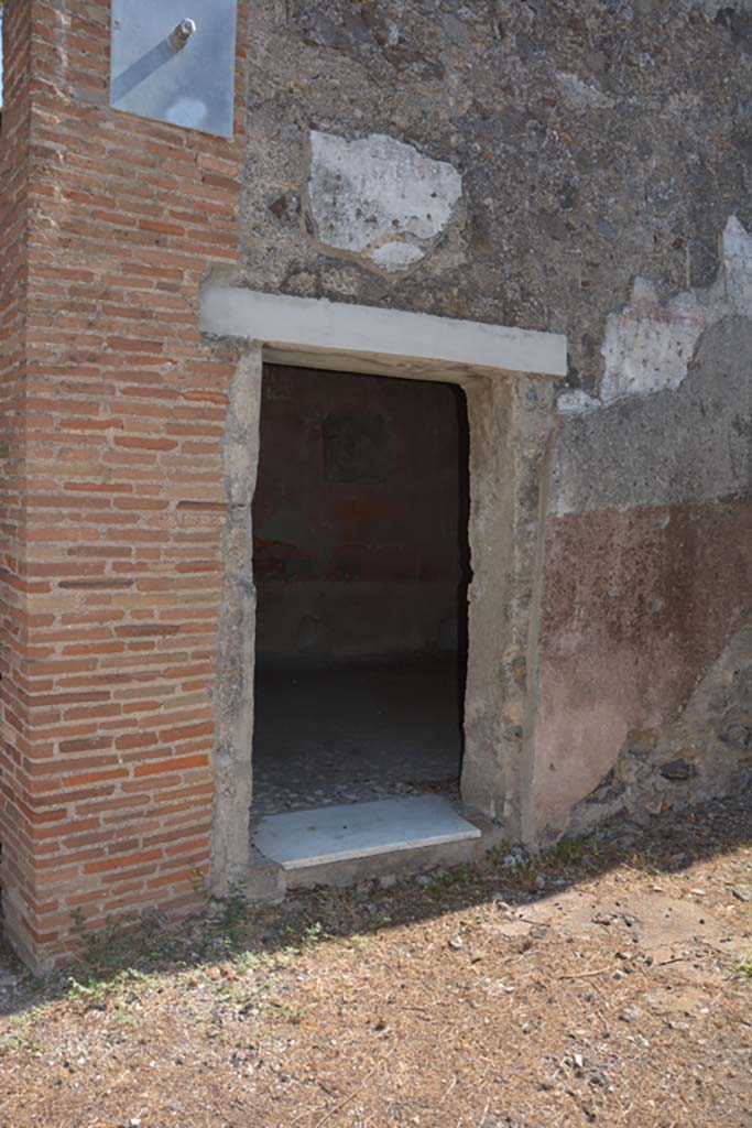 VI.1.10 Pompeii. September 2019. Room 9, looking east to doorway.
Foto Annette Haug, ERC Grant 681269 DÉCOR.

