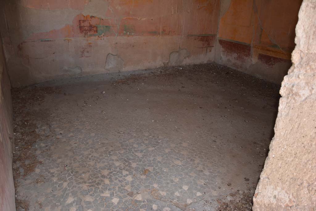 VI.1.10 Pompeii. September 2019. Room 9, looking across decorated flooring from doorway.
Foto Annette Haug, ERC Grant 681269 DÉCOR.
