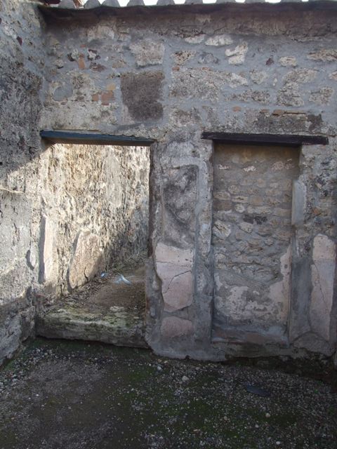 VI.1.10 Pompeii. December 2007.  Room 16, floor in large room on south side of tablinum.