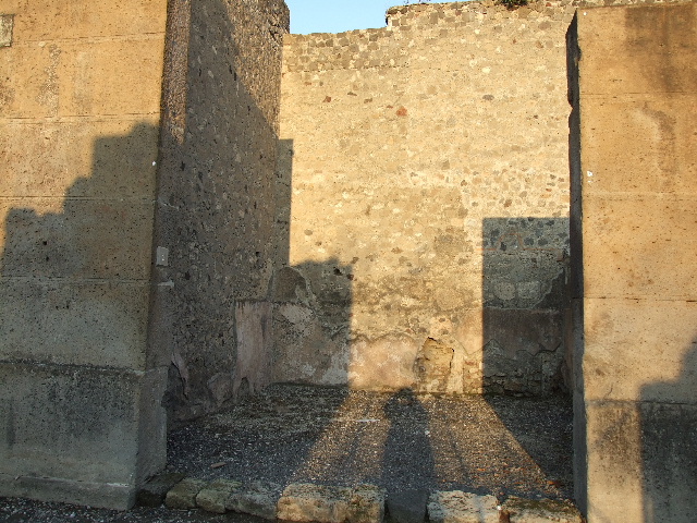 VI.2.2 Pompeii.  Shop.  May 2005.  East wall.