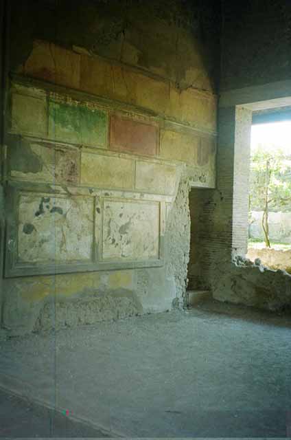 VI.2.4 Pompeii. May 2010. Looking south-west across small garden. Photo courtesy of Rick Bauer. According to Jashemski, the rooms on the south part of the house were added at a later date around a peristyle garden. There was a portico on the north and part of the east and west sides, supported by seven, eight-sided dark red columns with white capitals. There was a gutter on the east, north and west sides.
Mau reported a pool and fountain in the middle of the garden but bombing in September 1943 destroyed all evidence of these.
There was a cistern-opening near the north-west corner of the garden.
The triclinium on the west had a good view of the garden. See Jashemski, W. F., 1993. The Gardens of Pompeii, Volume II: Appendices. New York: Caratzas. (p.121)