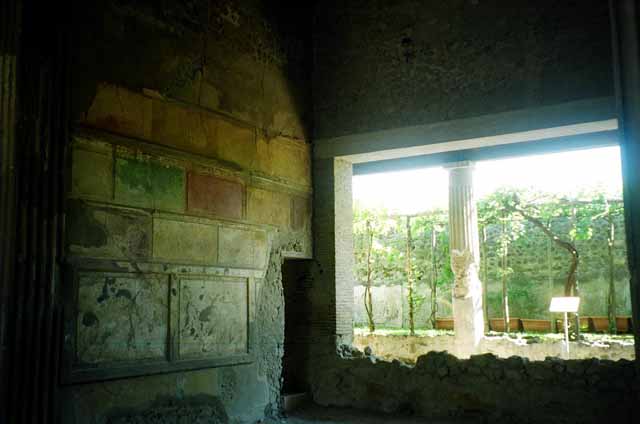 VI.2.4 Pompeii. June 2010. Doorway into small corridor, linking main house from garden apartments. Photo courtesy of Rick Bauer.