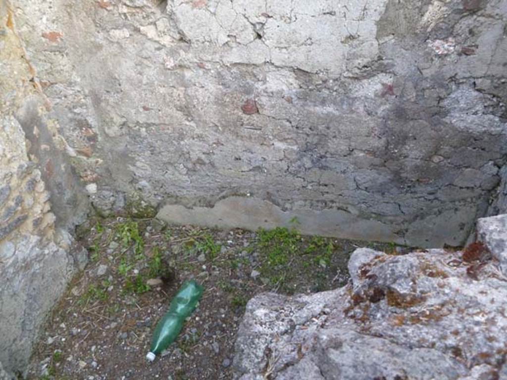 6.2.22/15 Pompeii. May 2011. Area to the north of rear entrance doorway at VI.2.15, possibly the area of the stairs to the upper floor with latrine below?