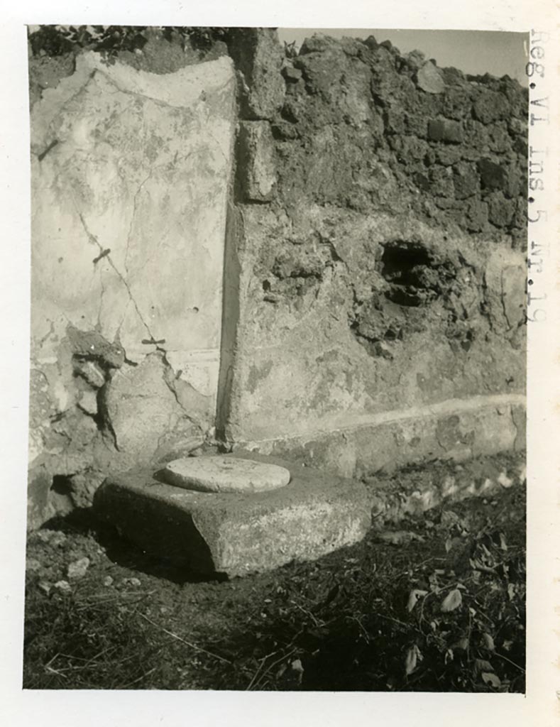 VI.5.19 Pompeii. Pre-1937-39. Identified by Warsher as VI.5.19, which is linked to VI.5.9.
Looking east along north wall. 
Photo courtesy of American Academy in Rome, Photographic Archive. Warsher collection no. 1042
