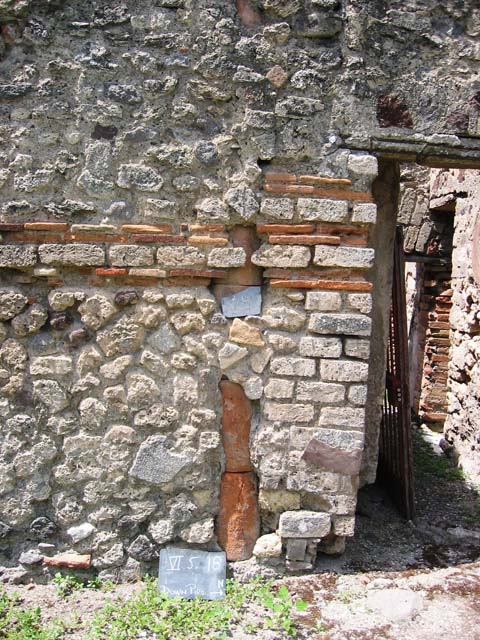 VI.5.18 Pompeii. September 2005. South wall of entrance corridor, with line of steps visible on south wall.
