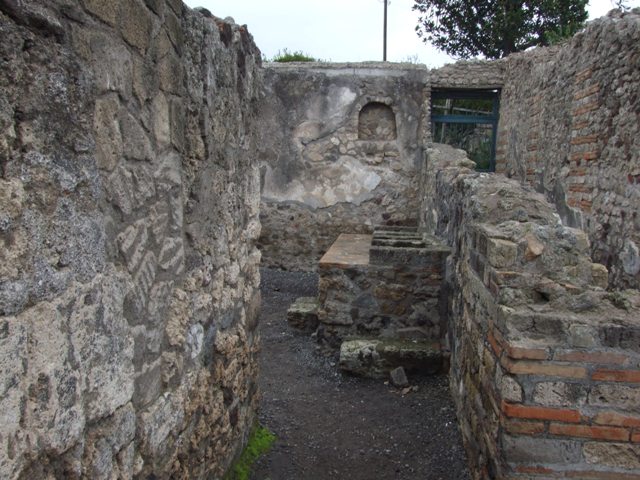 VI.6.1 Pompeii. December 2007. Room 16, hearth in kitchen area in north-west corner of peristyle.