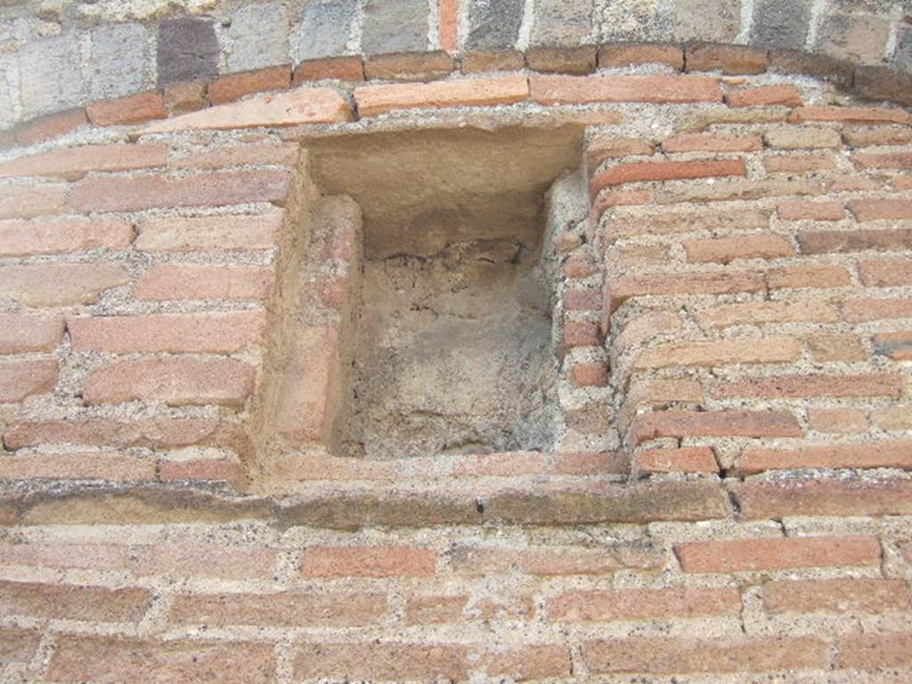 VI.6.17 Pompeii. May 2006. Recess in wall above oven door, originally holding the plaque, shown below.