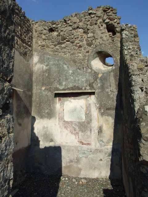 VI.7.3 Pompeii. September 2005. Room 5, looking west across atrium to entrance, from tablinum.