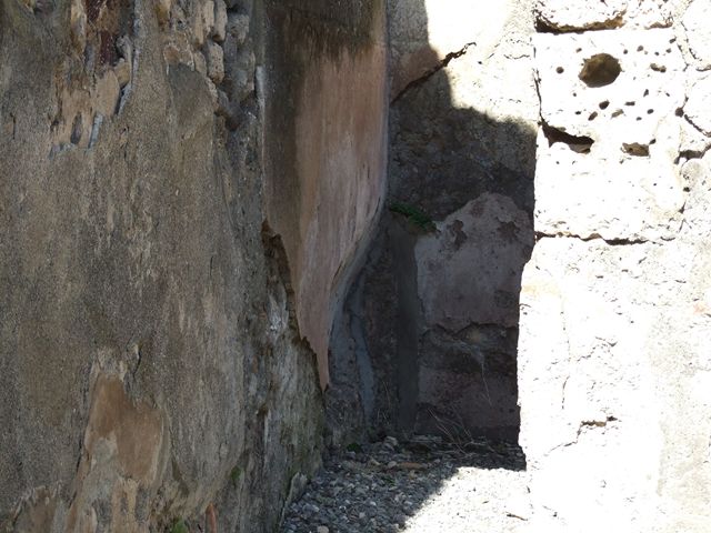 VI.7.5 Pompeii. September 2004.  Vicolo di Mercurio looking east

