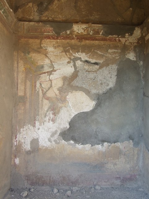 VI.7.6 Pompeii. March 2009. Inside roof of Aedicula Lararium.