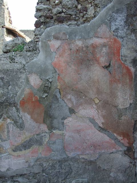 VI.7.6 Pompeii. March 2009. Room 10, east wall of triclinium with remains of a wall painting of Hercules. See Helbig, W., 1868. Wandgemälde der vom Vesuv verschütteten Städte Campaniens. Leipzig: Breitkopf und Härtel. (1148) See Bragantini, de Vos, Badoni, 1983. Pitture e Pavimenti di Pompei, Parte 2. Rome: ICCD. (p.148) Hercules and Omphale.
