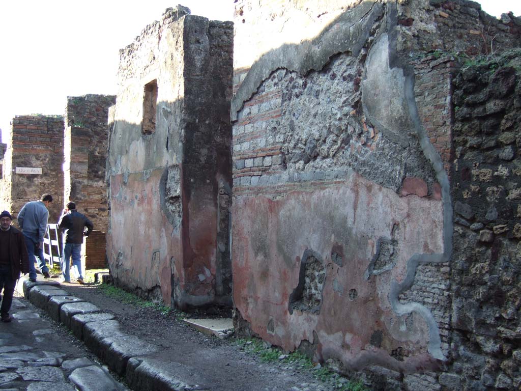 VI.7.6 Pompeii. December 2005. Vicolo di Mercurio, looking west.