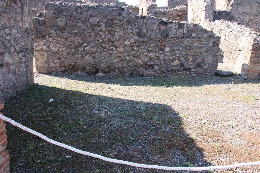  
VI.7.10 Pompeii. October 2022. Looking towards west wall. Photo courtesy of Klaus Heese.

