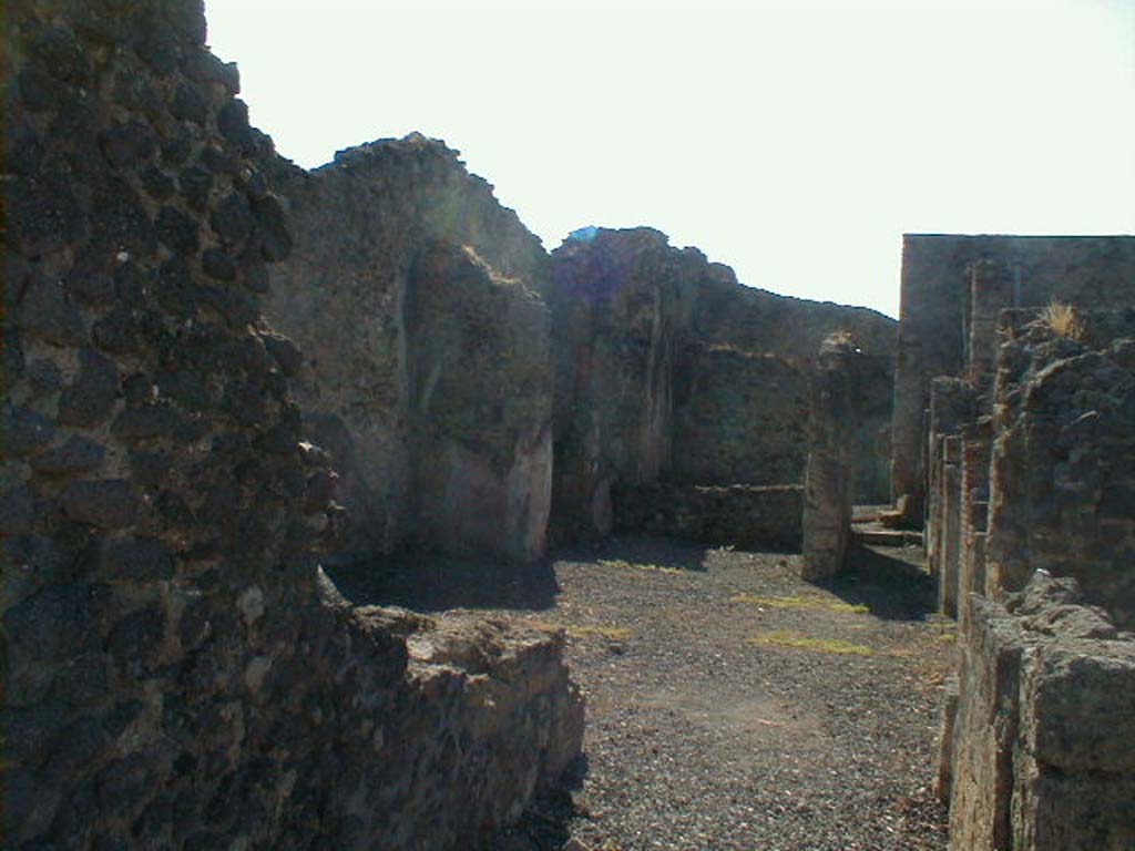 VI.7.16 Pompeii. September 2004. Looking west across atrium from entrance, towards tablinum and corridor to rear.