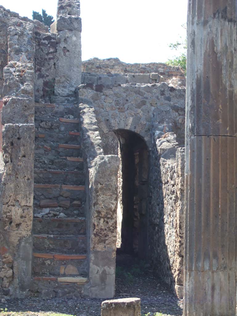 VI.7.21 Pompeii. September 2005. 
Staircase to upper floor, and corridor through arch to rear and linking with peristyle of VI.7.20.