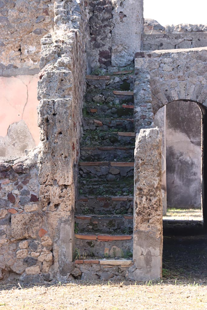 VI.7.21 Pompeii. October 2022. Steps to upper floor. Photo courtesy of Klaus Heese. 