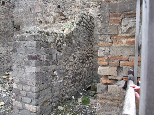 VI.8.2 Pompeii. May 2005. Room on east side of entrance doorway.