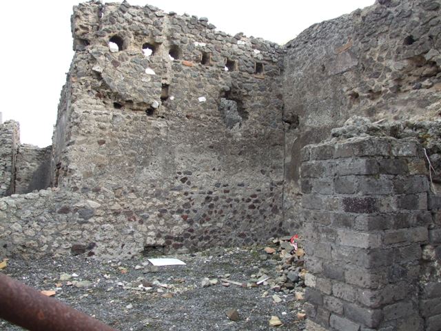 VI.8.2 Pompeii. May 2005. Looking north across the fullonica, towards atrium of VI.8.21.