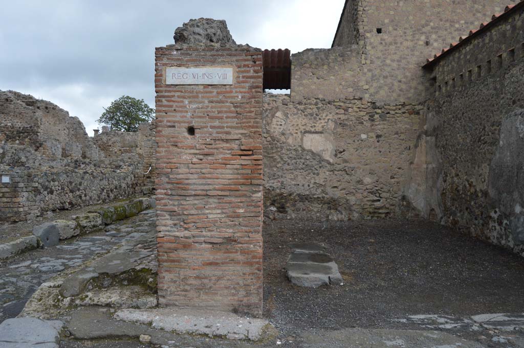 VI.8.4 Pompeii. March 2018. Looking north to pilaster on west side of entrance doorway. 
Foto Taylor Lauritsen, ERC Grant 681269 DCOR.

