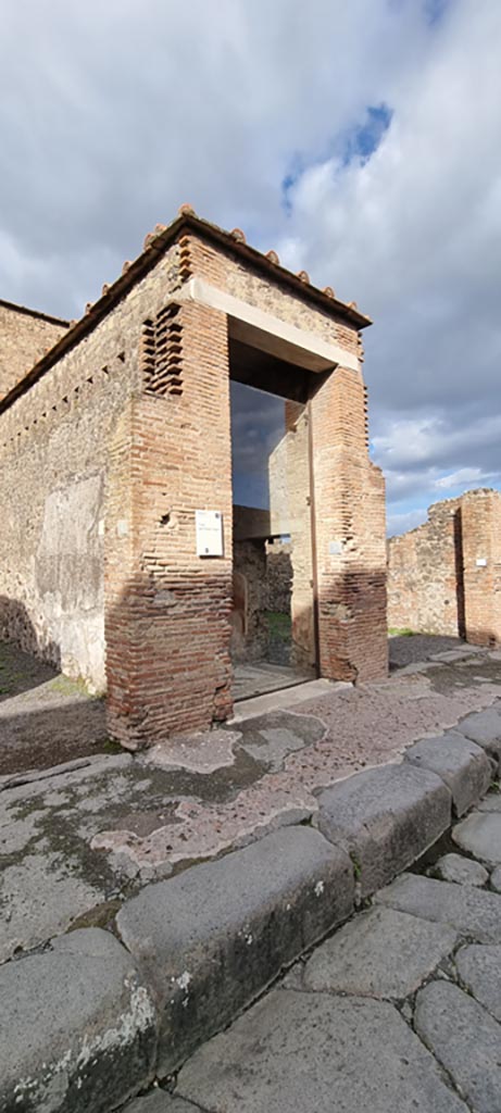 VI.8.5, Pompeii. April 2019. Looking north towards entrance doorway with shop at each side connecting to fauces. Photo courtesy of Rick Bauer.