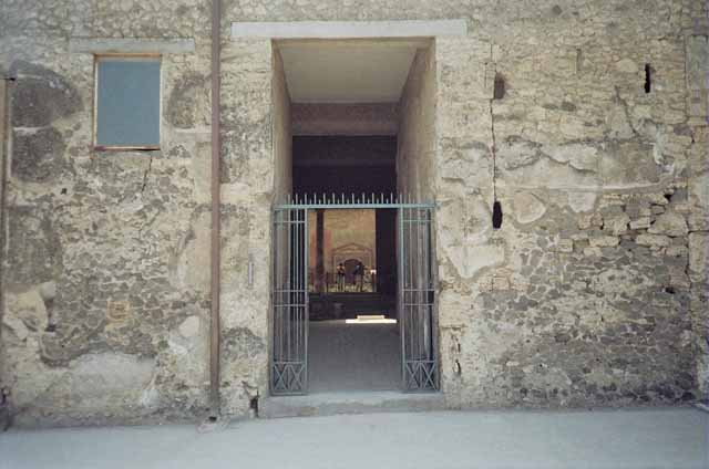 VI.8.23 Pompeii. December 2006.  Steps to upper floor at side of entrance.  