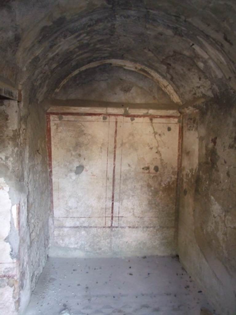 VI.9.2 Pompeii.   December 2007.  Room 31.South wall in recess with arched ceiling.