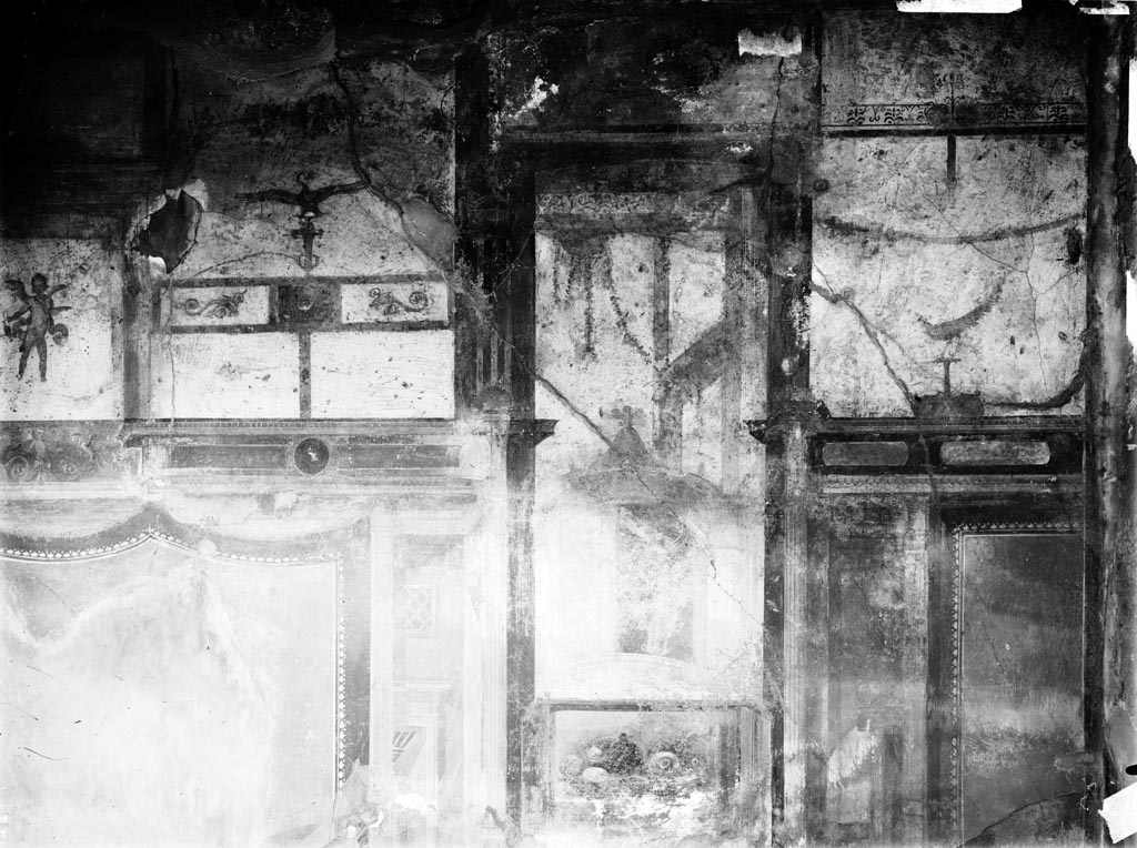 VI.9.6 Pompeii. W.254.Wall decoration from west wall in north-west corner of peristyle 6.
Photo by Tatiana Warscher. Photo © Deutsches Archäologisches Institut, Abteilung Rom, Arkiv.
