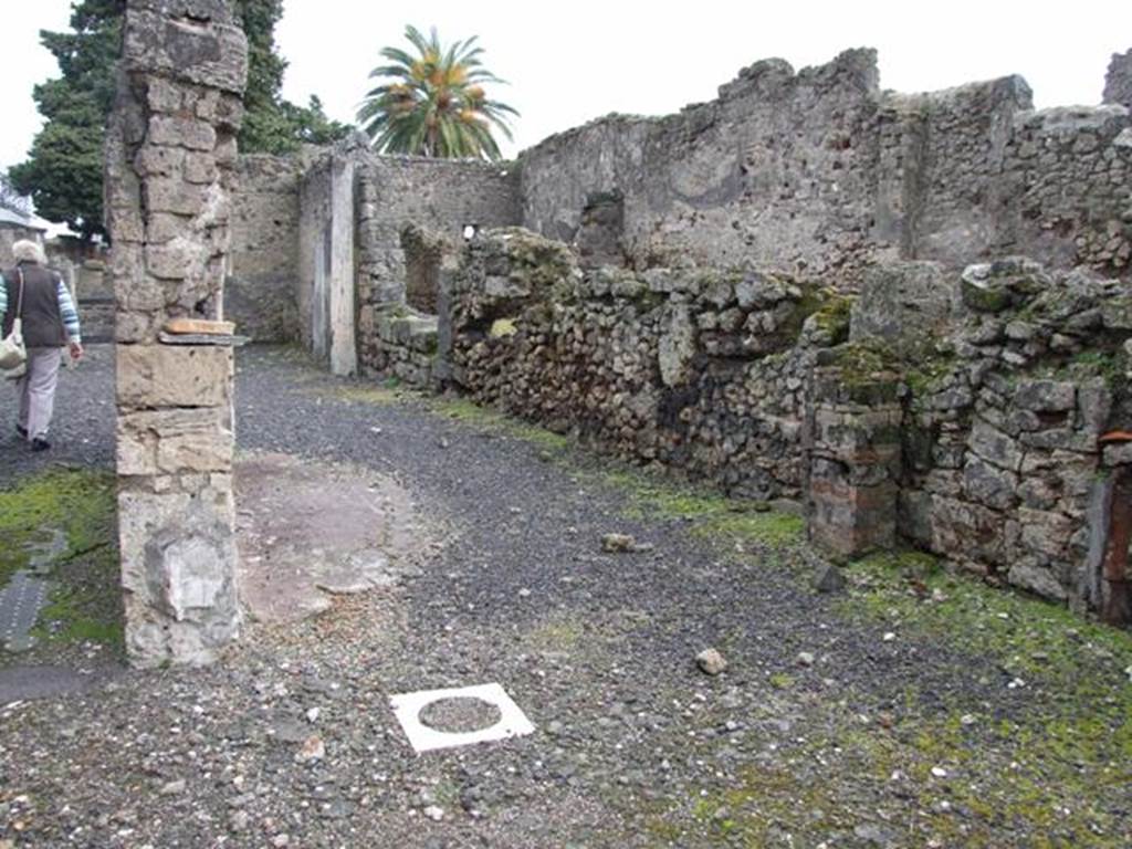 VI.10.2 Pompeii. March 2009. Doorway to tablinum, looking east from atrium.