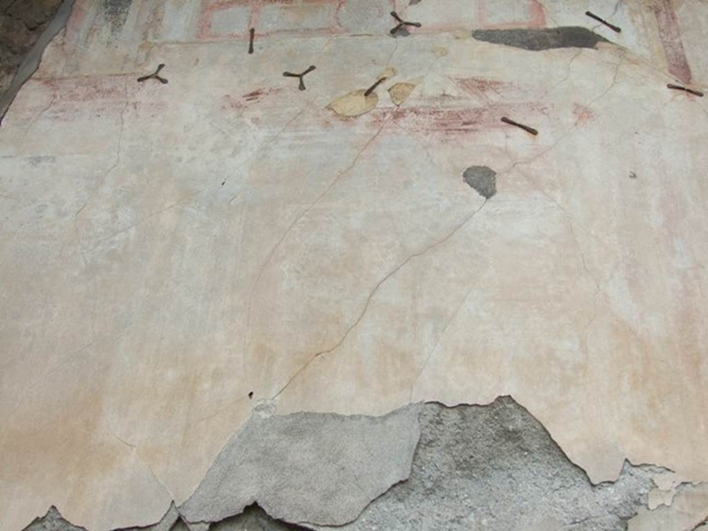 VI.10.11 Pompeii. March 2009. Room 15, remains of architectural painting on west wall of triclinium.  