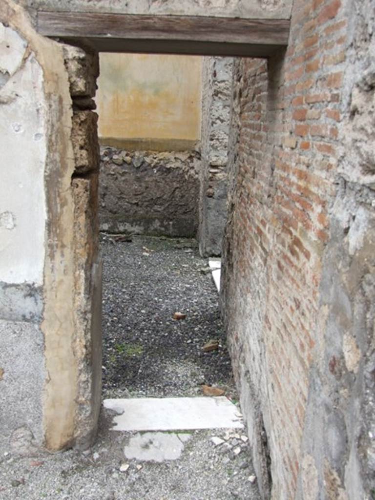 VI.10.11 Pompeii. March 2009. Room 15, doorway to room 16, in west wall of triclinium.  