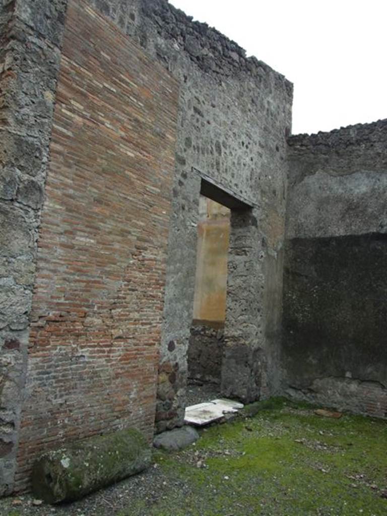 VI.10.11 Pompeii. March 2009. Room 17, doorway to room 16 in south-west corner of portico of garden area.
