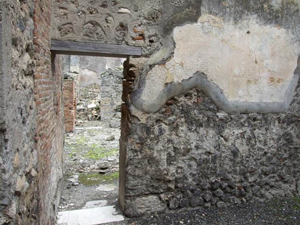 VI.10.11 Pompeii. March 2009. Room 16, east wall of oecus, showing doorway to room 15.