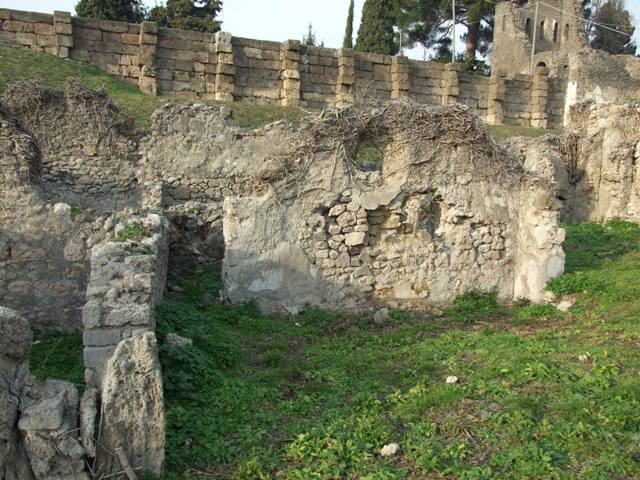 VI.11.3 Pompeii. December 2007. Niche in east wall.