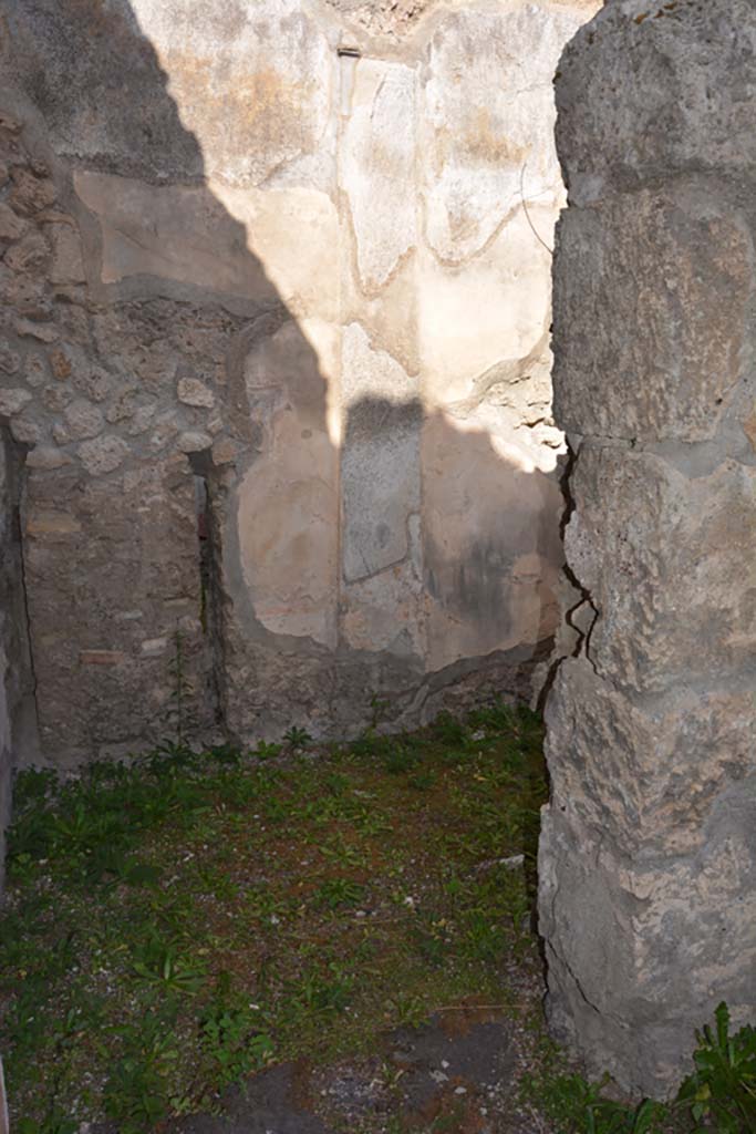 VI.11.9 Pompeii. October 2017. 
Room 4, looking towards north wall through doorway from room 5. 
Foto Annette Haug, ERC Grant 681269 DCOR


