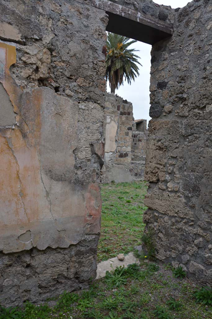 VI.11.9 Pompeii. October 2017. Room 6, north wall at east end with small doorway to west ala 7.
Foto Annette Haug, ERC Grant 681269 DCOR

