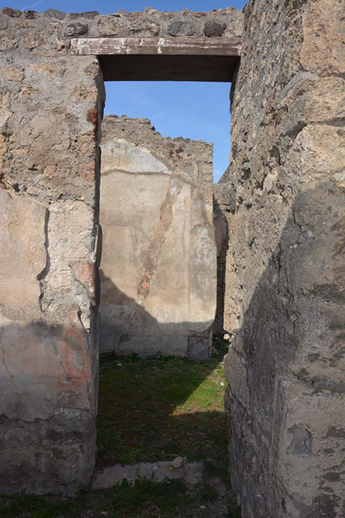 VI.11.9 Pompeii. October 2017. Room 6, north wall, with small doorway into room 7.
Foto Annette Haug, ERC Grant 681269 DCOR


