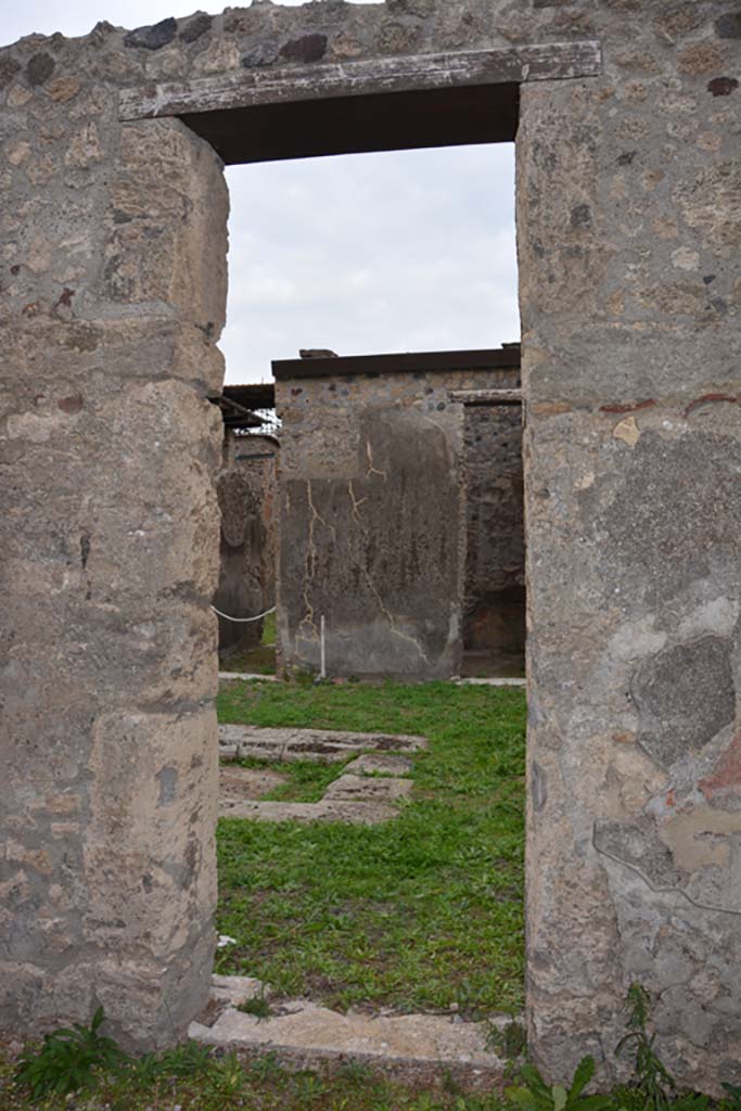 VI.11.9 Pompeii. October 2017. Room 6, doorway in east wall leading into atrium 3.
Foto Annette Haug, ERC Grant 681269 DCOR

