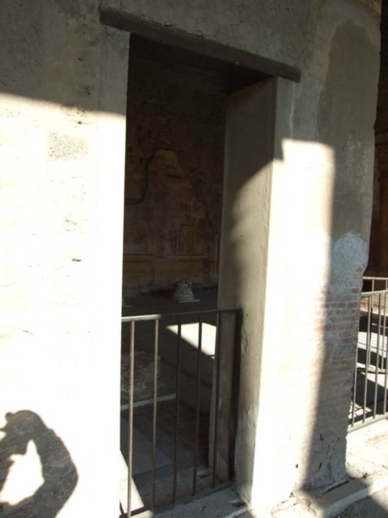 VI.11.10 Pompeii. December 2007. West side doorway to room 43, the Corinthian oecus..