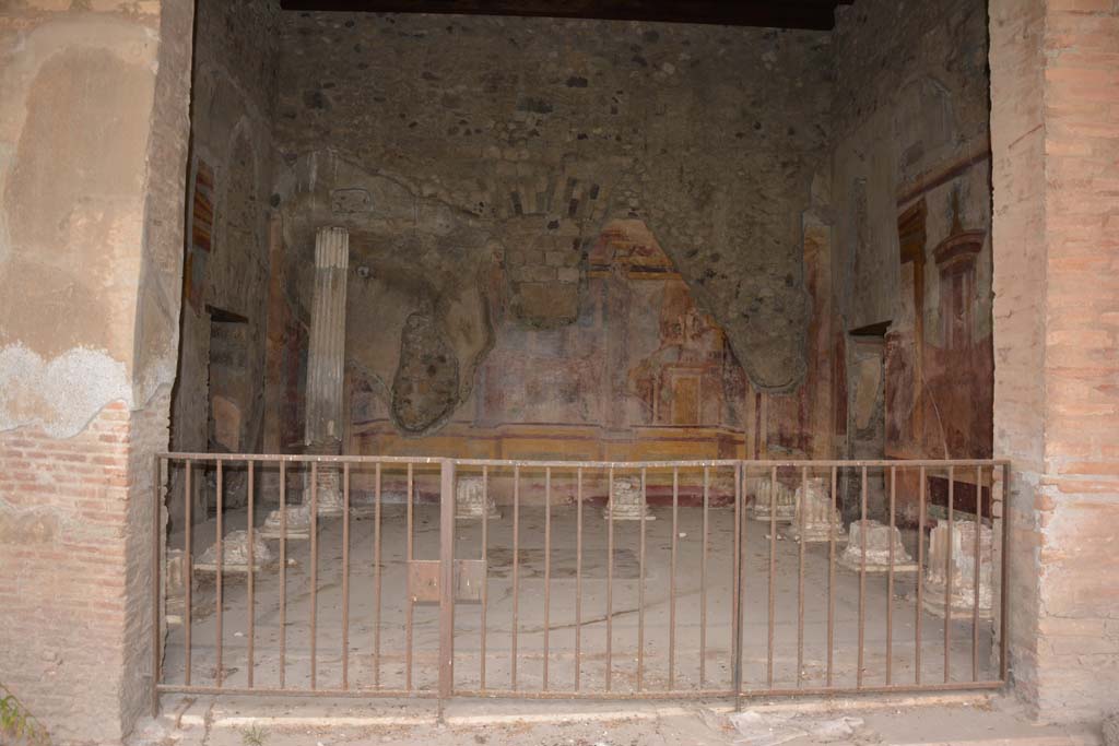 VI.11.10 Pompeii. October 2017. Room 43, looking north from portico.
Foto Annette Haug, ERC Grant 681269 DCOR
