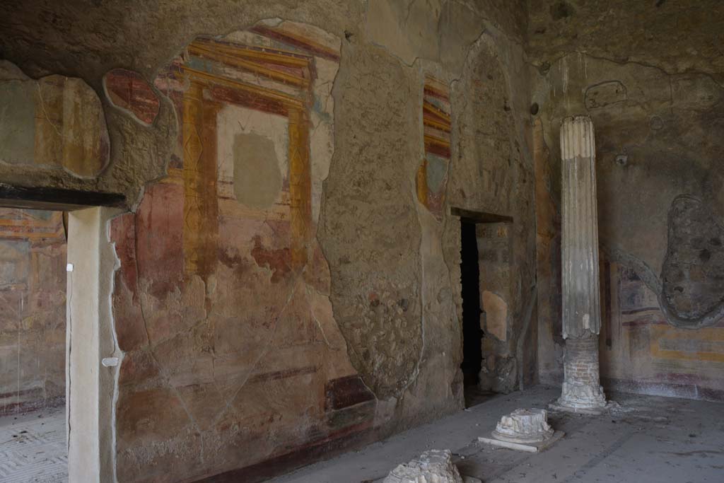 VI.11.10 Pompeii. October 2017. 
Room 43, looking north along west wall with doorway from room 42, on left, and into room 44, on right.
Foto Annette Haug, ERC Grant 681269 DCOR
