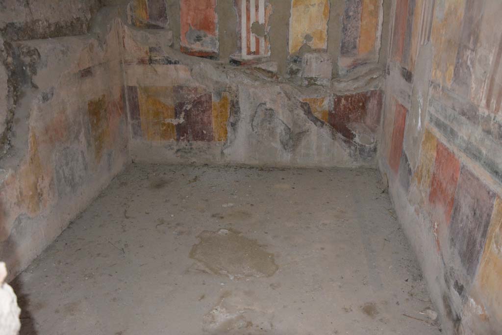 VI.11.10 Pompeii. October 2017. Room 45, looking east across flooring from doorway. 
Foto Annette Haug, ERC Grant 681269 DÉCOR
